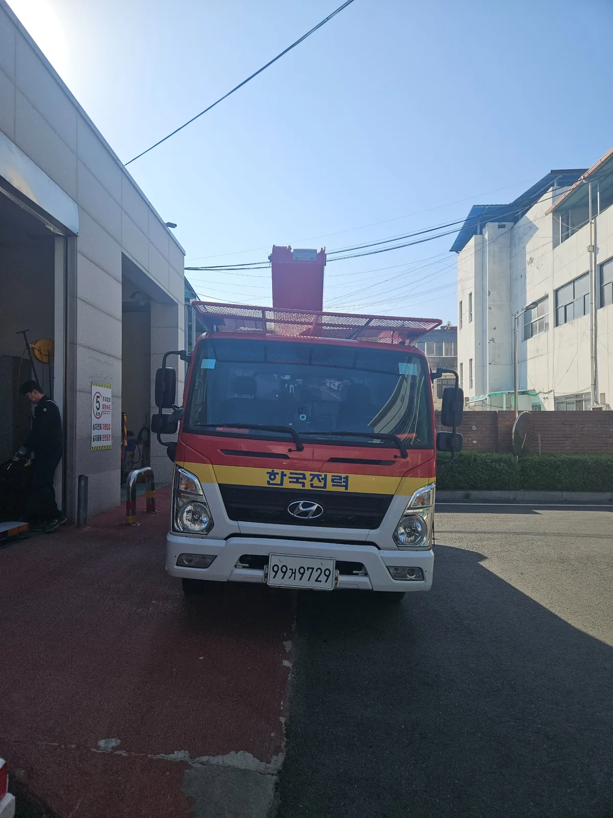 현대 중형 특수 동해절연고소작업차 3,933cc(99거****) 사진 1