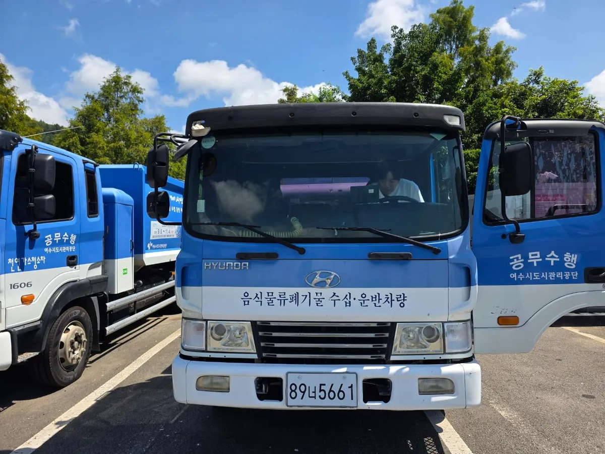 현대 대형차 메가트럭CNG음식물쓰레기수거차 6366cc 사진 1