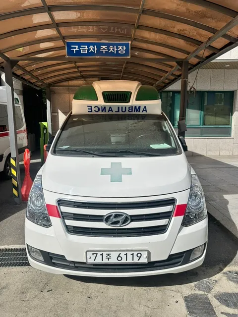 현대 중형 승합 성우그랜드스타렉스특수구급차(4WD) 2497cc 사진 1