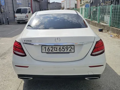 부산광역시 강서구 대저1동 351-4 (주) 오토마트 부산보관서 (Mercedes-Benz E250 / 162더**** / 연식 : 2020) 사진 3