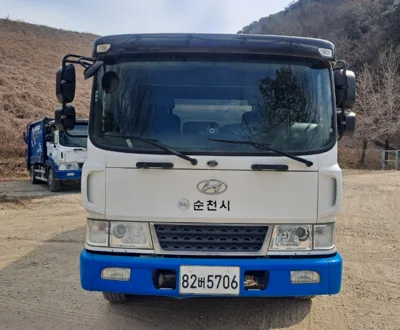 현대자동차 대형 화물 메가트럭CNG배출판식압출진개 6798cc