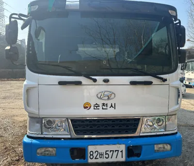 현대자동차 대형 화물 메가트럭CNG배출판식압출진개 6798cc