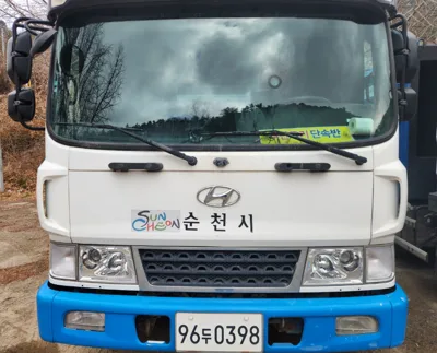 현대자동차 대형 화물 메가트럭CNG배출판식압출진개 6798cc