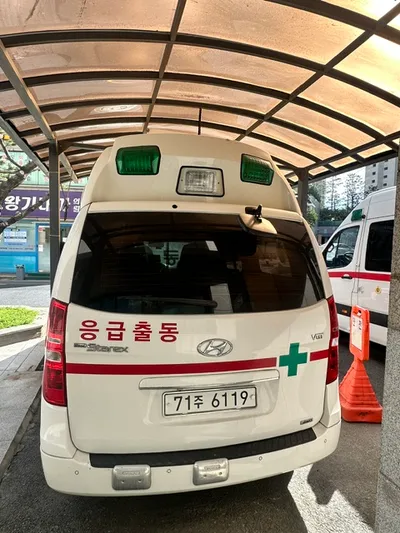 현대 중형 승합 성우그랜드스타렉스특수구급차(4WD) 2497cc 사진 2